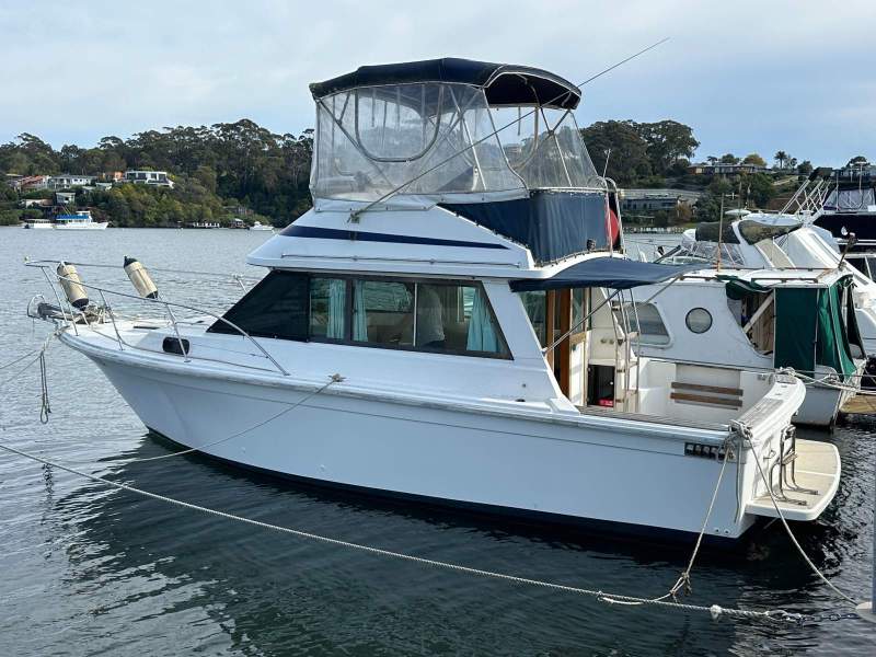 Riviera 30 Flybridge