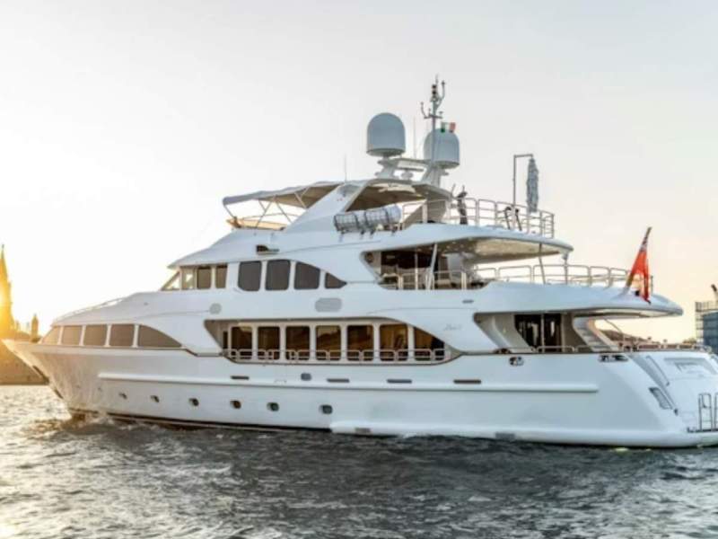 Benetti Classic 120 MY