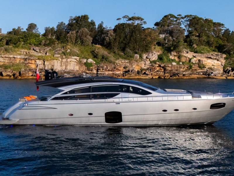 Pershing 82