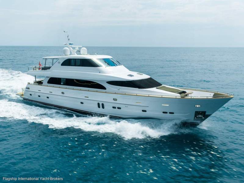 Horizon Yacht E98 Skylounge