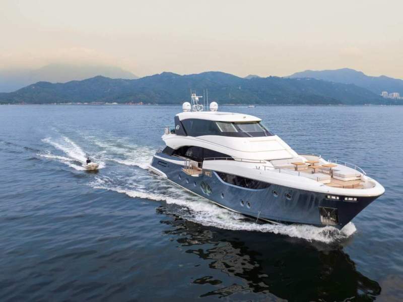 Monte Carlo Yachts 105 Skylounge